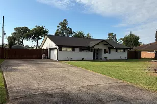 211 Staples Dr, Baytown, TX 77523 - Photo 3
