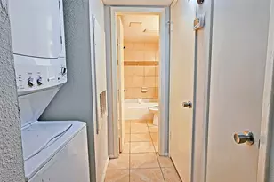 12212 Coppertree Ln, Houston, TX 77035 - Photo 7