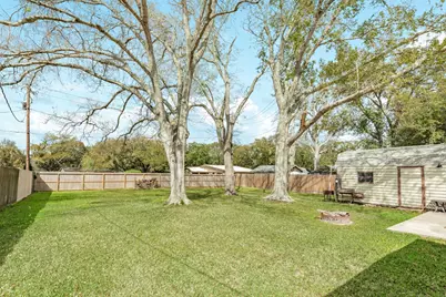 2109 N Tinsley Street, Angleton, TX 77515 - Photo 7