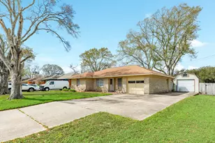 2109 N Tinsley St, Angleton, TX 77515 - Photo 3