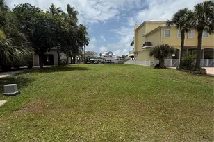 922 Nueces Dr, Galveston, TX 77554 - Photo 1