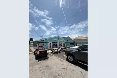922 Nueces Drive, Galveston, TX 77554 - Photo 9