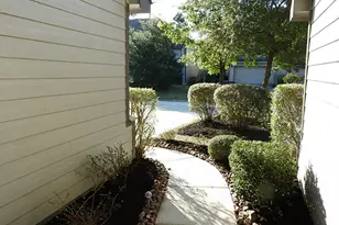83 W Twinvale Loop, The Woodlands, TX 77384 - Photo 3