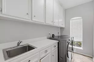 1711 Forestlake Dr, Sugar Land, TX 77479 - Photo 31