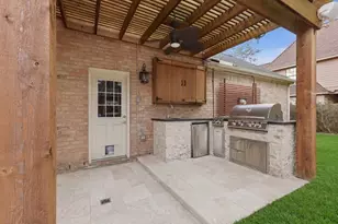 1711 Forestlake Dr, Sugar Land, TX 77479 - Photo 33