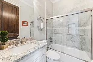 209 W 24th St, Houston, TX 77008 - Photo 17