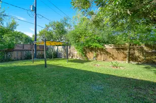 8114 Pella Dr, Houston, TX 77036 - Photo 9