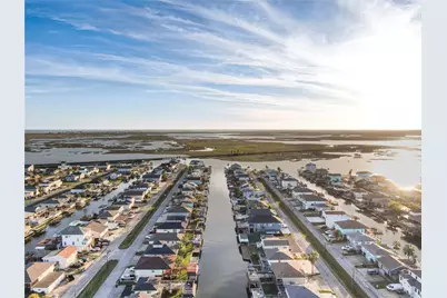 191 Barracuda, Bayou Vista, TX 77563 - Photo 3