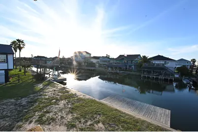 191 Barracuda, Bayou Vista, TX 77563 - Photo 9