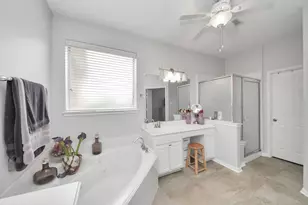 13710 Breezy Meadow Ct, Houston, TX 77044 - Photo 19