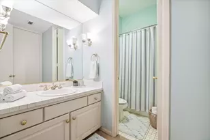 10 S Briar Hollow Ln, Houston, TX 77027 - Photo 11