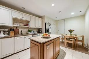 10 S Briar Hollow Ln, Houston, TX 77027 - Photo 11