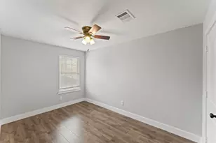 5140 Mallow St, Houston, TX 77033 - Photo 9