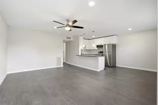 201 S Kansas Ave, League City, TX 77573 - Photo 3
