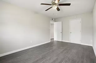 201 S Kansas Ave, League City, TX 77573 - Photo 9