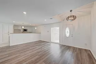 10810 Willowisp Dr, Houston, TX 77035 - Photo 9