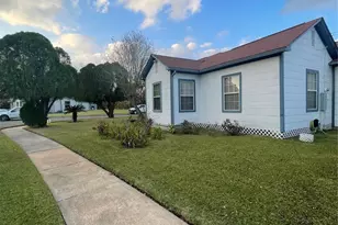 1212 Layton Dr, Baytown, TX 77520 - Photo 3