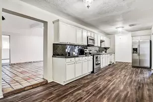 9402 Bevlyn Dr, Houston, TX 77025 - Photo 3