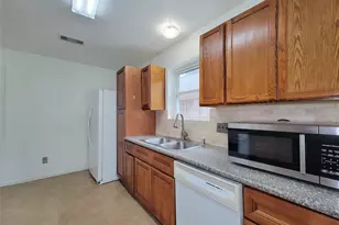 16807 Sussex Dr, Houston, TX 77083 - Photo 19