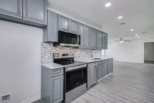 7713 St Lo Rd, Houston, TX 77033 - Photo 7