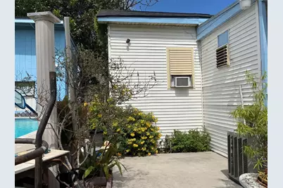 910 Avenue L, Galveston, TX 77550 - Photo 17