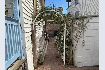 910 Avenue L, Galveston, TX 77550 - Photo 15