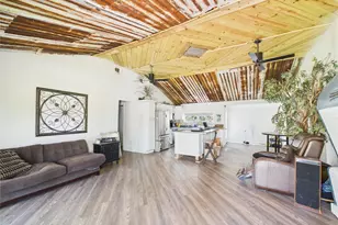 2725 Redbud Ln, Alvin, TX 77511 - Photo 3