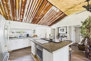 2725 Redbud Ln, Alvin, TX 77511 - Photo 7