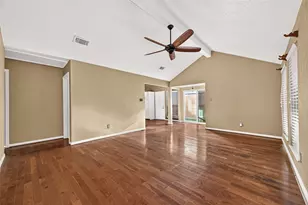 3811 Suttonford Dr, Houston, TX 77066 - Photo 9