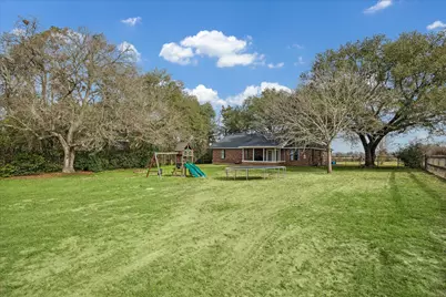 313 W Nichols Street, Bellville, TX 77418 - Photo 13