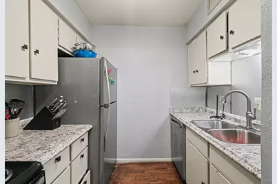 7575 Katy Freeway #102, Houston, TX 77024 - Photo 9