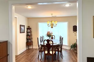 506 Houston St, Wallis, TX 77485 - Photo 3