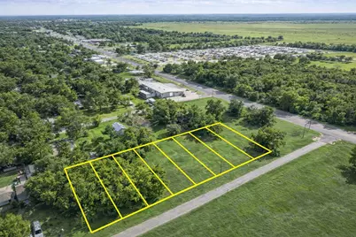 205 W Columbus Drive, Wharton, TX 77488 - Photo 5