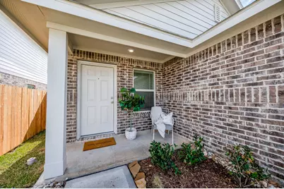 140 Austin Street, Angleton, TX 77515 - Photo 3
