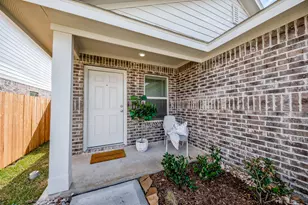 140 Austin St, Angleton, TX 77515 - Photo 3