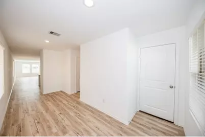 140 Austin Street, Angleton, TX 77515 - Photo 5