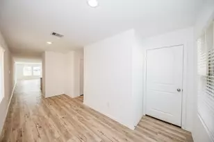 140 Austin St, Angleton, TX 77515 - Photo 5
