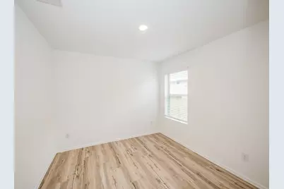140 Austin Street, Angleton, TX 77515 - Photo 21