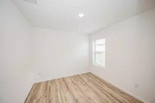 140 Austin St, Angleton, TX 77515 - Photo 21