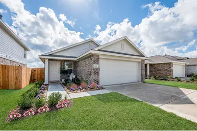 140 Austin Street, Angleton, TX 77515 - Photo 1