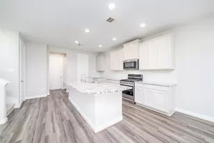 10008 Waving Grain Ln, Houston, TX 77080 - Photo 5