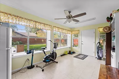 1005 N Fowlkes Street, Sealy, TX 77474 - Photo 17