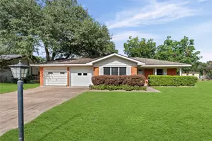 1005 N Fowlkes St, Sealy, TX 77474 - Photo 1
