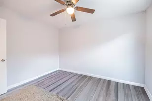 8710 Valley Flag, Houston, TX 77078 - Photo 17