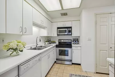 2001 Holcombe Boulevard #504, Houston, TX 77030 - Photo 11