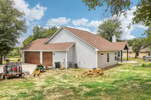114 Co Rd 6863, Natalia, TX 78059 - Photo 33