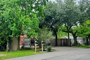 2110 Turner Dr, Houston, TX 77093 - Photo 19