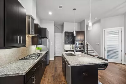 2410 Couch Street, Houston, TX 77008 - Photo 9