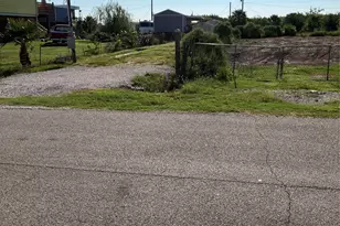 731 18th St, San Leon, TX 77539 - Photo 1