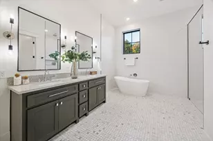 431 W 30th St, Houston, TX 77018 - Photo 13